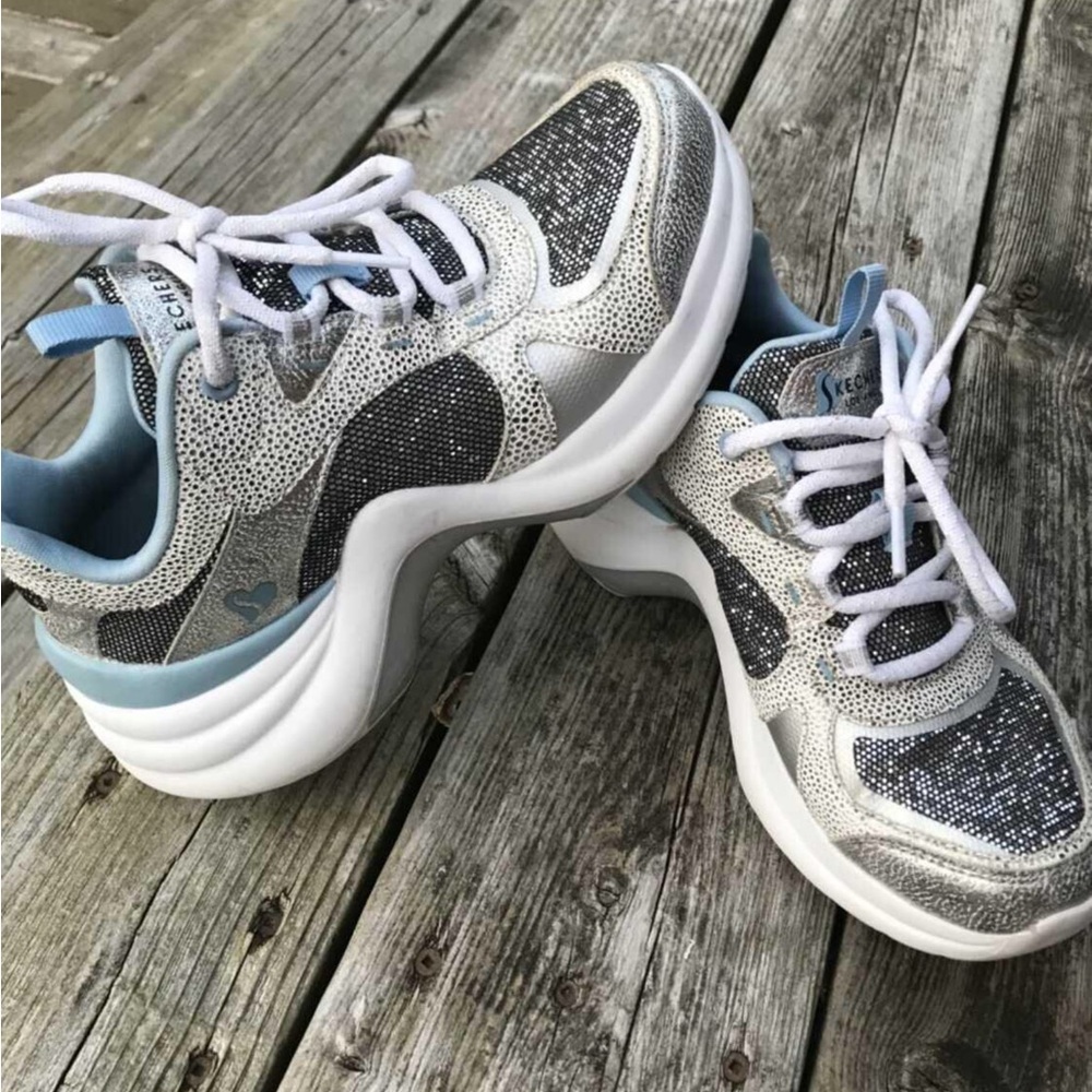 SPECIAL 2/30$
Skechers Silver and White Chunky Sneakers - Picture 1 of 3